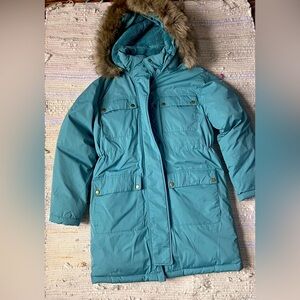 women’s blue puffer jacket
